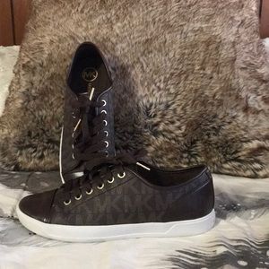 Michael Kors - Size 8.5